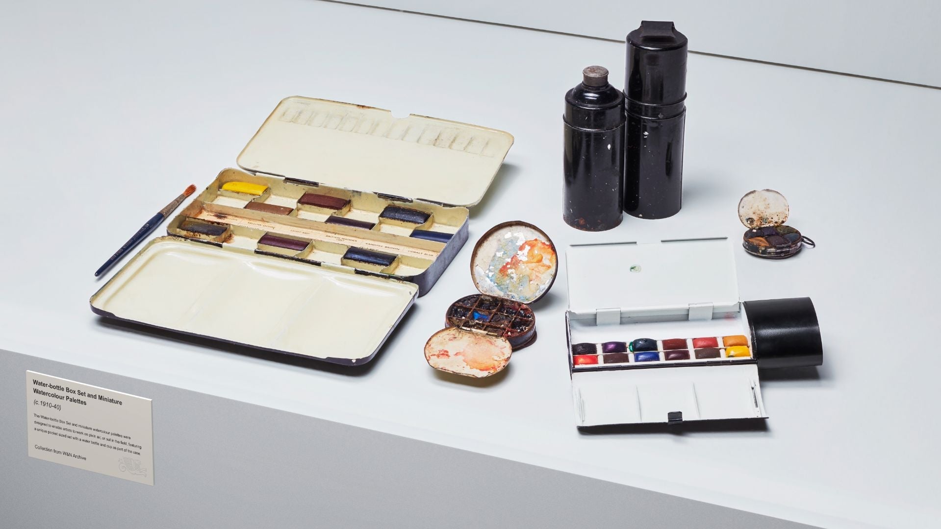 Water-bottle box set and miniature watercolour palettes