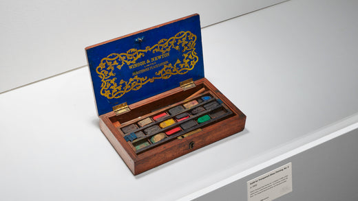 The artist box set invention designed for on-the-go art